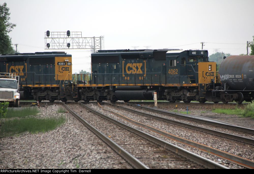 CSX 4062 on Y310